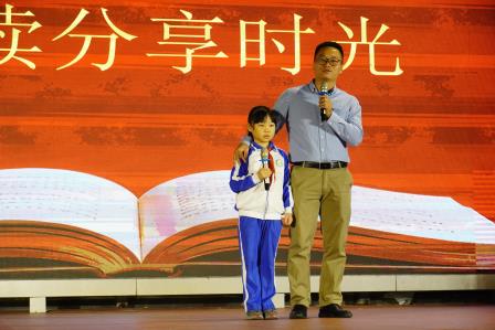 星光伴书香帐篷阅童年——凤光小学亲子家庭共赴沉浸式阅读之约