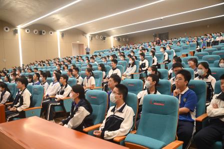 砺剑一载锋芒现，蓄势今朝展宏图 ——桂园中学初二年级期中表彰大会圆满举行
