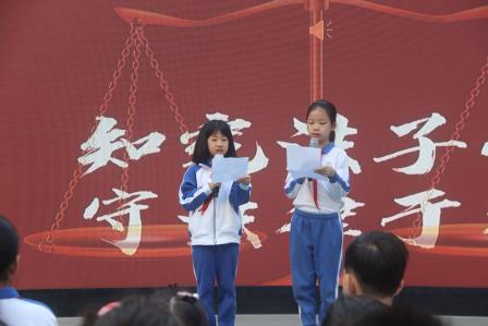 宪法护航成长 法治浸润童心——深圳市人民小学举行宪法主题升旗仪式