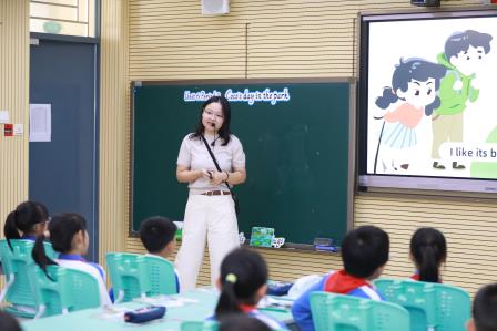 AI赋能，智启“双新”——广东省中小学“百千万人才培养工程”省培项目暨广东省陈荪名教师工作室、赵红燕名班主任工作室联合研修（英语专场）