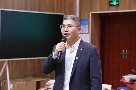 手培绿植润匠心，凝心聚力迎新春——水田小学开展教师绿植栽培艺术活动