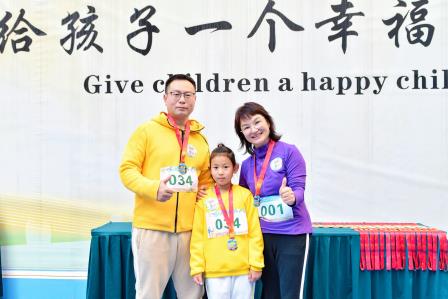 跃马迎新年・家校共奔跑 ——深圳市景贝小学成功举办2026新年亲子马拉松欢乐跑活动