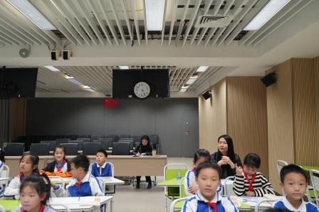罗湖区第七责任区督学到翠园东晓创新学校开展“课程实施”专项督导