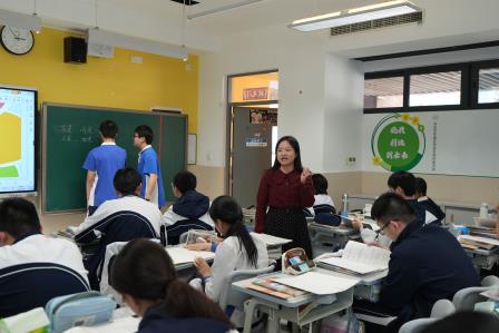 罗湖区第七责任区督学到翠园东晓创新学校开展“课程实施”专项督导