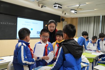 罗湖区第七责任区督学到翠园东晓创新学校开展“课程实施”专项督导