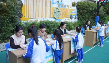 深圳市南湖小学游园闯关活动：助力低年级学生快乐成长
