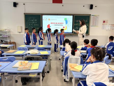 今天，我们都是“闯关小勇士”——罗湖区东晓实验学校举行一二年级素养嘉年华，萌娃快乐秀出“智慧星”