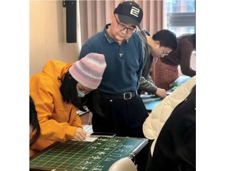 粉笔凝书香  墨韵传文化——罗湖区东晓实验学校举办青年教师现场粉笔字比赛