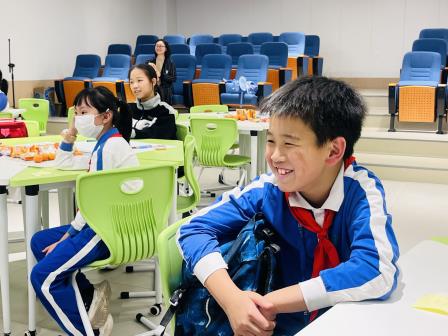 “心”光闪闪，快乐同行——翠竹外国语实验学校心理社团期末赋能工作坊顺利展开