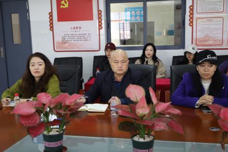 同心·同行·同成长 ——向西小学2025-2026学年度第一学期校级家委会工作总结会议顺利召开