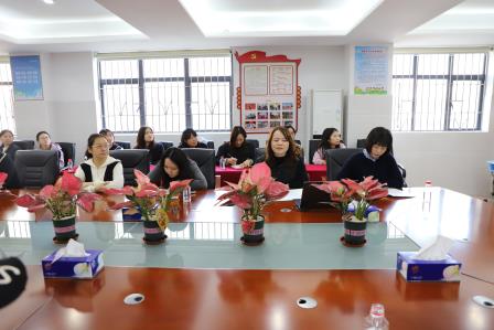 同心·同行·同成长 ——向西小学2025-2026学年度第一学期校级家委会工作总结会议顺利召开