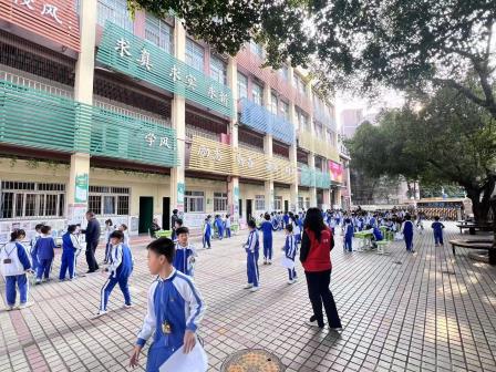 萌马踏春闯学关 乐考赋能伴成长—新华外国语学校一二年级期末游园乐考活动圆满落幕