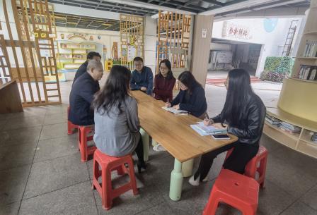 区教育局领导调研滨河小学“馆校合作”项目