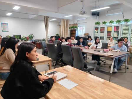 莲塘小学开展《图书馆小馆长》竞聘暨阅读指导专题活动