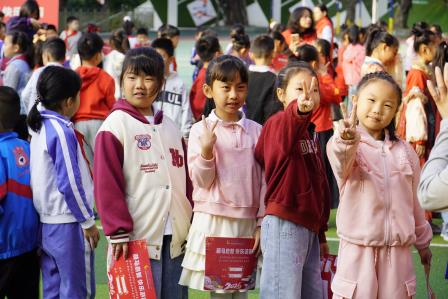 萌马启智乐闯关 游园评价促成长—— 凤光小学一二年级素养嘉年华圆满举行