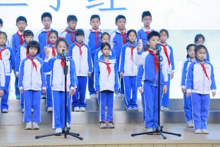 诚信之光耀校园，童心向阳启新篇——深圳市仙桐实验小学举行诚信教育主题升旗仪式 
