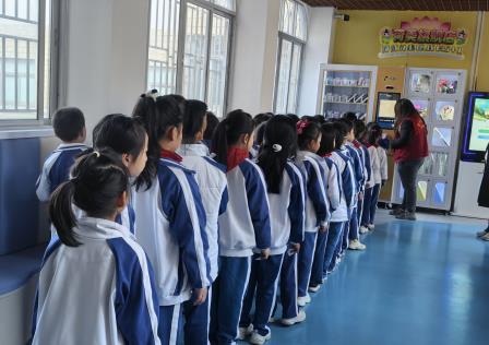 多元激励，点亮成长之光——深圳市洪湖小学第二期“荷花值”兑奖活动圆满举行