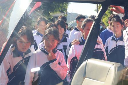 老师开直升机到学校上课！大望学校“低空科技”课堂真“上天”了