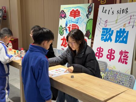 趣味闯关享欢乐，多元评价展风采——深圳市洪湖小学一二年级期末嘉年华欢乐启幕