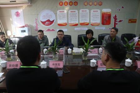赋能家校协同 共筑成长合力：新秀小学召开校级家委与校领导专题交流会