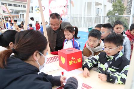 萌马探学海，乐评助成长——深圳市莲南教育集团安芳小学开展一二年级期末阳光评价活动