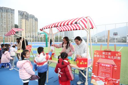 萌马探学海，乐评助成长——深圳市莲南教育集团安芳小学开展一二年级期末阳光评价活动