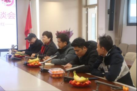 薪火传情致芳华   温情送别育路人——罗湖区东晓实验学校举行退休老师座谈会