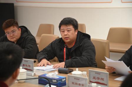 市区人大代表调研组到桂园中学进行视察