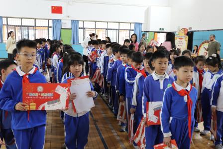 马跃新程   幸福启智 ——向西小学一、二年级期末游园会圆满举行