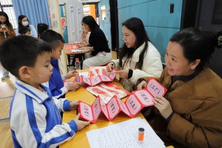 马跃新程   幸福启智 ——向西小学一、二年级期末游园会圆满举行