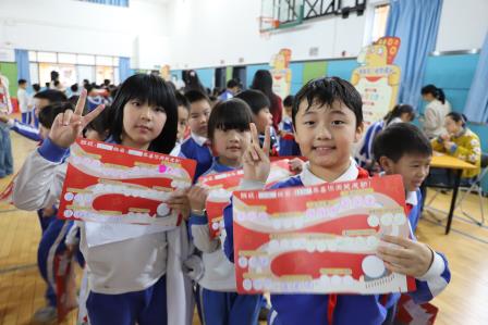 马跃新程   幸福启智 ——向西小学一、二年级期末游园会圆满举行