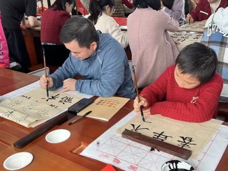 笔墨迎新春 名师授技法——深圳市人民小学邀请胡一帆老师开展教师书法培训