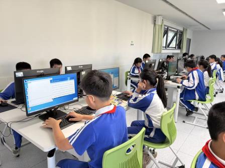 闪耀创意火花，绽放科技魅力——翠竹外国语实验学校2025年校园创客节圆满落幕