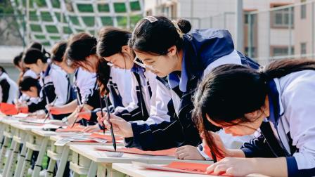美育铸魂传雅韵 挥毫书福贺新春  —— 华美外国语学校师生共书百福迎新春
