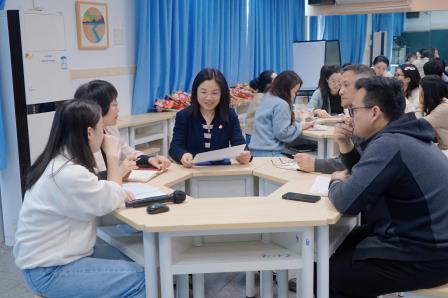 温情回顾，携手前行 ——罗湖小学举办2025-2026学年第一学期班主任期末工作会议
