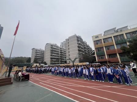 励志笃行 不负韶华——新华外国语学校举行2025 - 2026学年度第一学期散学典礼