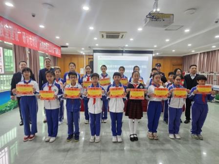 洪湖小学举行2025-2026学年第一学期期末总结表彰暨法制安全教育讲座