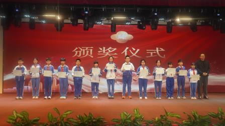 梧桐跃马展硕果，同心筑梦启新程——梧桐小学2025-2026学年第一学期散学典礼圆满举行