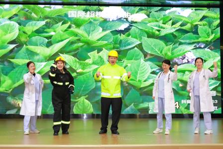 岁月同行筑梦新年 凝心聚力共谱华章——罗湖实验学校举行2026年元旦迎新晚会