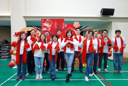 岁月同行筑梦新年 凝心聚力共谱华章——罗湖实验学校举行2026年元旦迎新晚会