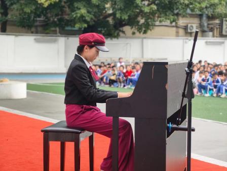 莲塘小学举行社团展演暨元旦联欢会