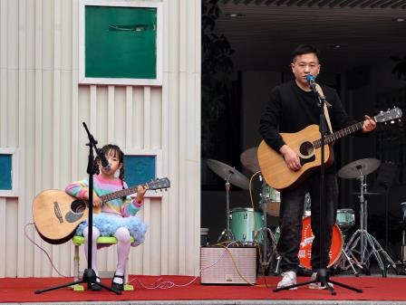 莲塘小学举行社团展演暨元旦联欢会