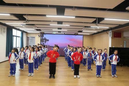 童庆元旦 乐享新年——布心小学元旦主题升旗仪式