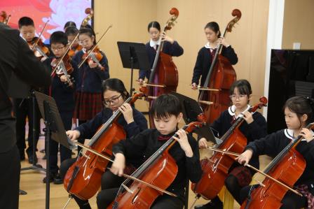 童庆元旦 乐享新年——布心小学元旦主题升旗仪式