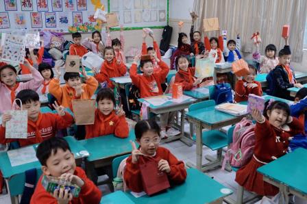 童心绘未来，暖意迎新年 ——罗湖小学举行“说说我们的2025”元旦主题活动