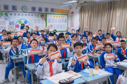 童心绘未来，暖意迎新年 ——罗湖小学举行“说说我们的2025”元旦主题活动