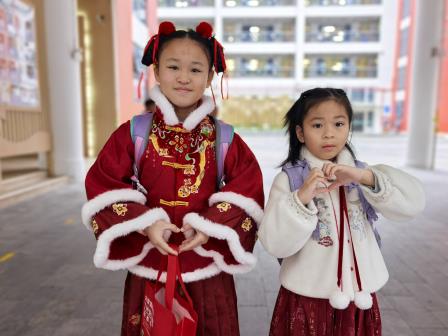 深圳市仙桐实验小学举行“仙桐雅韵迎新元 翰墨汉裳悦游园”主题系列活动