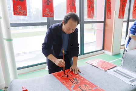 深圳市仙桐实验小学举行“仙桐雅韵迎新元 翰墨汉裳悦游园”主题系列活动