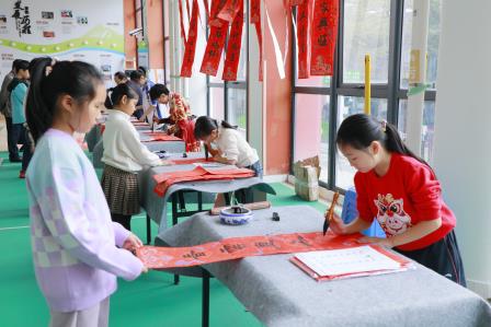 深圳市仙桐实验小学举行“仙桐雅韵迎新元 翰墨汉裳悦游园”主题系列活动
