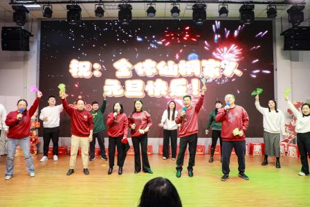 这个学校的老师真会玩！——深圳市仙桐实验小学举行教职工迎新活动